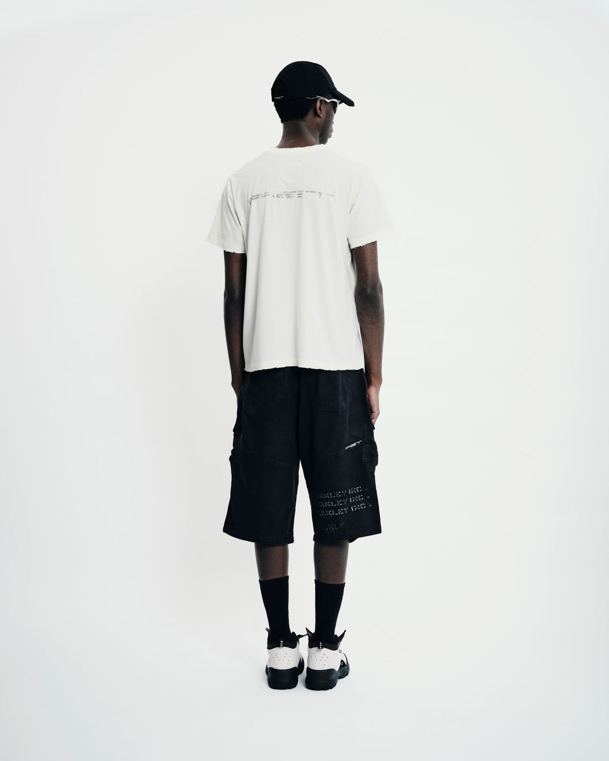 Camiseta Piet + Oakley Caution - Bone White